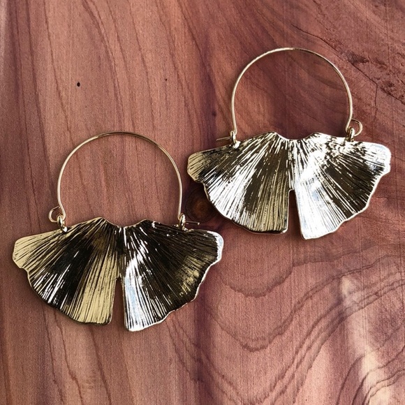 Gold Ginko Leaf Earrings - Picture 3 of 5